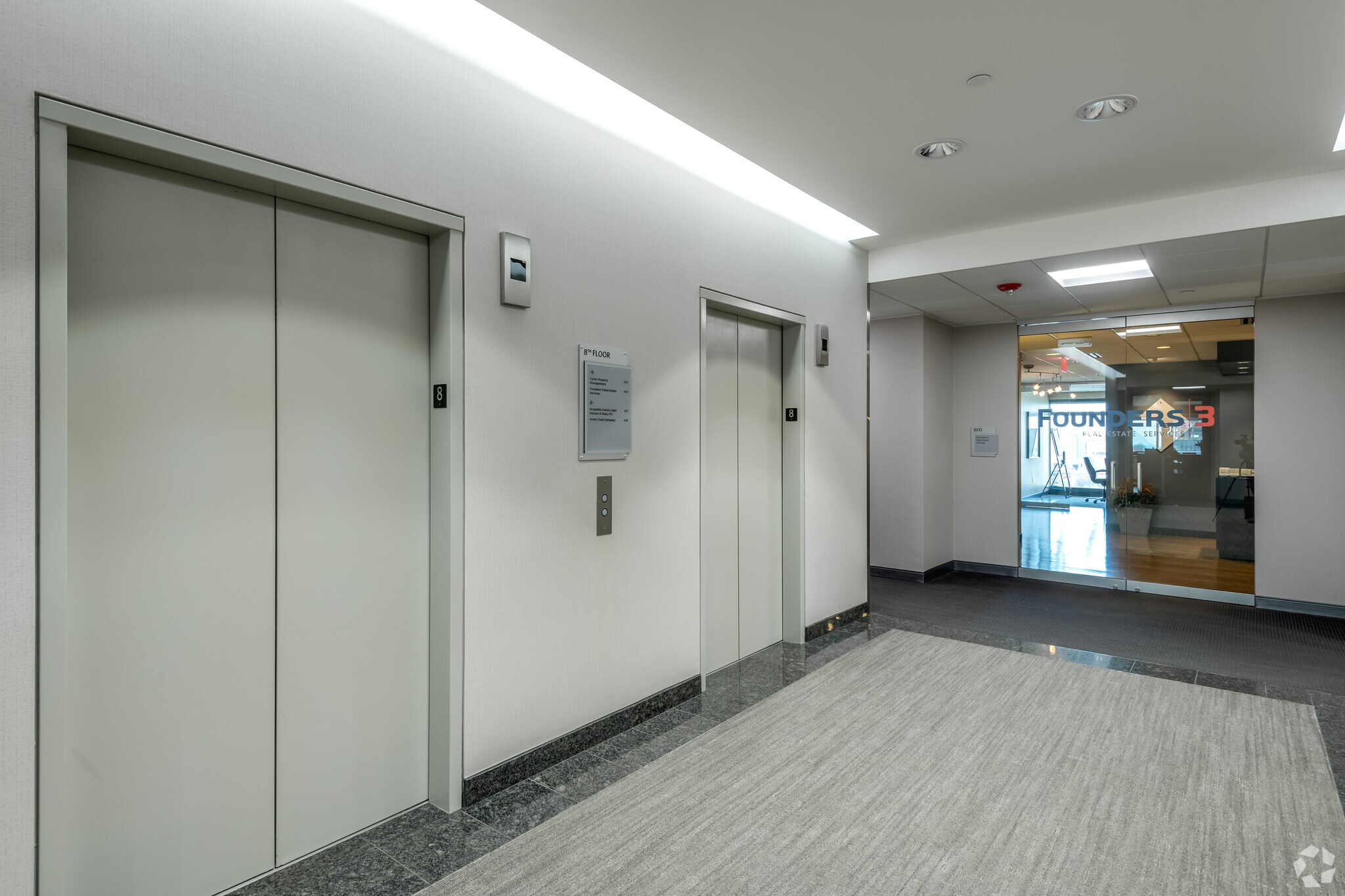 330 E Kilbourn Ave, Milwaukee, WI for lease Interior Photo- Image 1 of 9