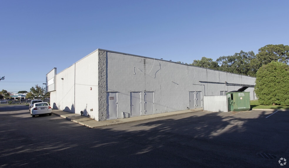 152-188 Sunrise Hwy, West Islip, NY à vendre - Photo du bâtiment - Image 3 de 10