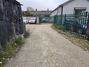 20A Hanworth Rd, Hounslow for lease Building Photo- Image 2 of 8