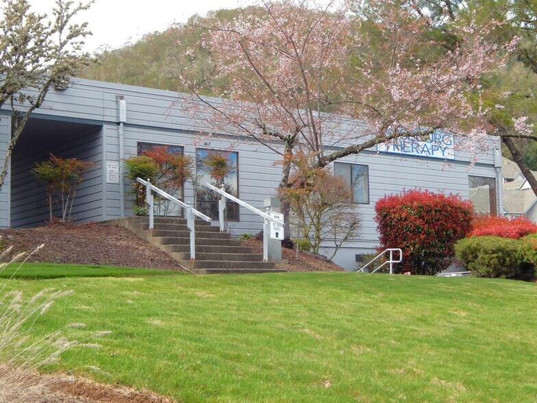 272 Medical Loop, Roseburg, OR à louer - Photo du bâtiment - Image 3 de 62