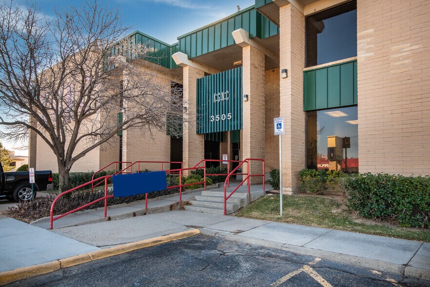 3505 Olsen Blvd, Amarillo, TX à louer - Photo du bâtiment - Image 2 de 14