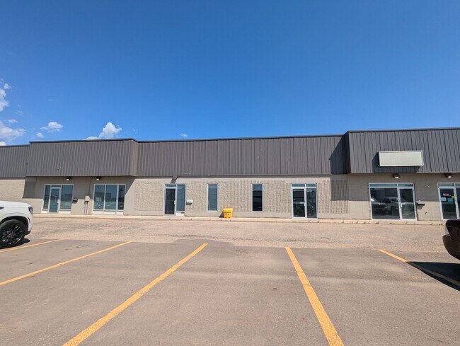 Plus de détails pour 242 Macalpine Cres, Wood Buffalo, AB - Industriel à louer