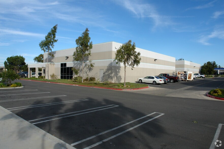 2601 Skyway Dr, Santa Maria, CA à louer - Photo du bâtiment - Image 2 de 16
