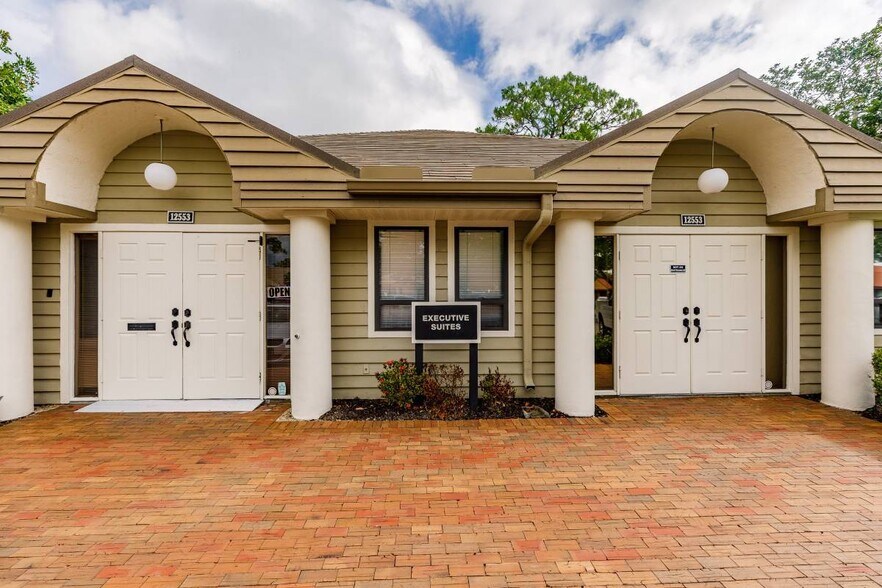 12553 New Brittany Blvd, Fort Myers, FL à vendre - Photo du bâtiment - Image 2 de 11