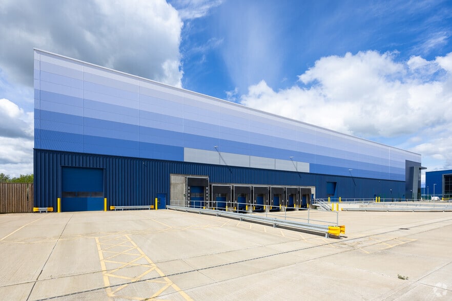 Napier Way, Crawley à louer - Photo du bâtiment - Image 2 de 37