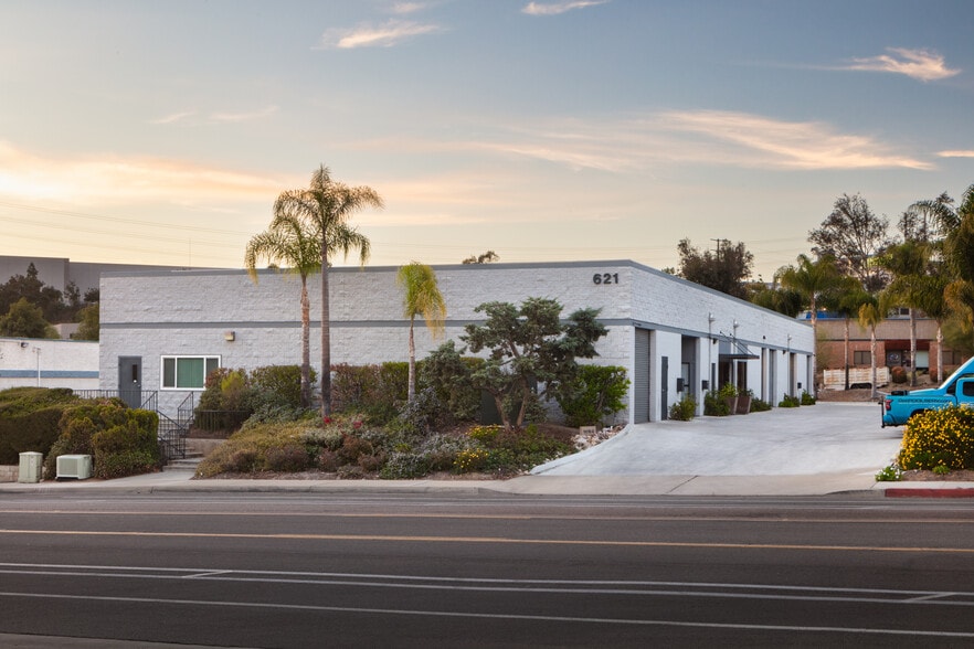 621 S Andreasen Dr, Escondido, CA for lease - Building Photo - Image 3 of 4