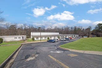 1370 Lockhart Dr, Kennesaw, GA à louer Photo du bâtiment- Image 1 de 15