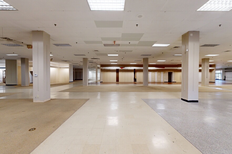4600 S Medford Dr, Lufkin, TX for sale - Matterport 3D Scan - Image 2 of 23