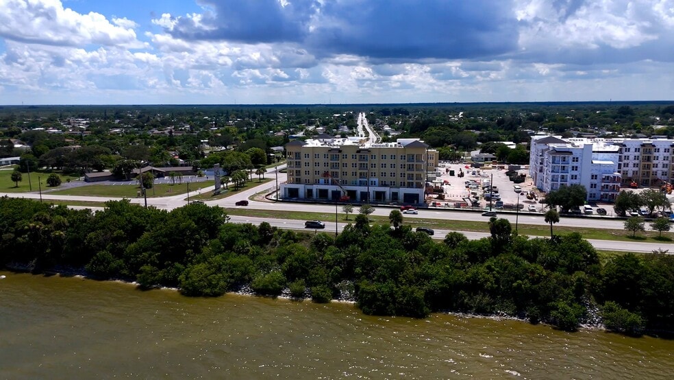 2485 Port Malabar Blvd NE, Palm Bay, FL à louer - Vidéo sur l’inscription commerciale - Image 2 de 13