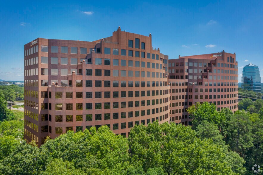 2727 Paces Ferry Rd SE, Atlanta, GA à louer - Photo du bâtiment - Image 1 de 6