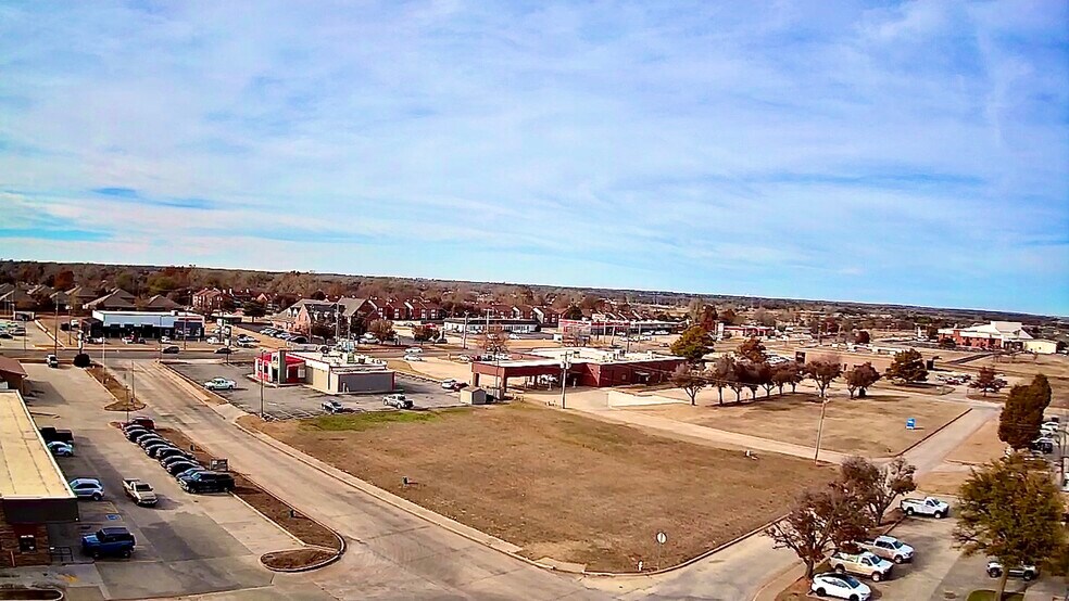 100 N Financial Ter, Mustang, OK à vendre - Photo du bâtiment - Image 3 de 6