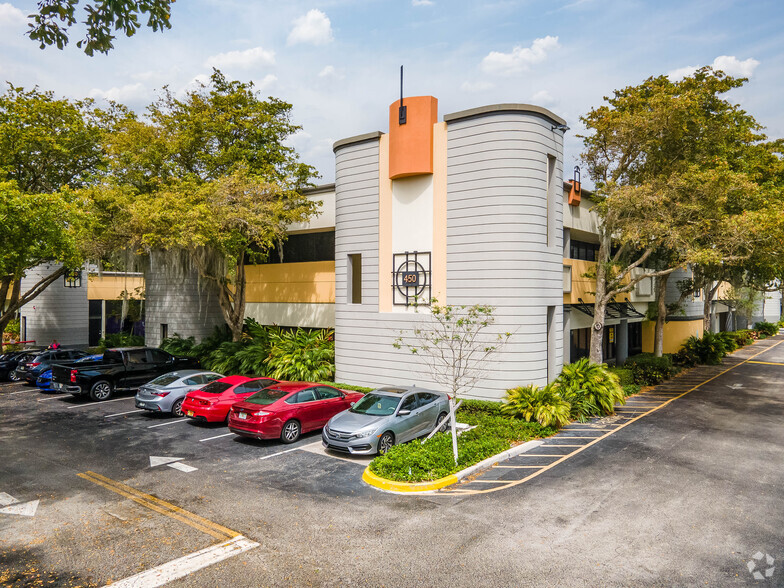 350 Fairway Dr, Deerfield Beach, FL for lease - Building Photo - Image 1 of 16