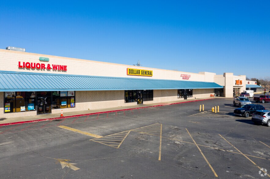 8787 N Owasso Expy, Owasso, OK à louer - Photo du bâtiment - Image 1 de 13