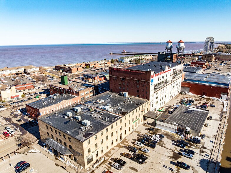 325 S Lake Ave, Duluth, MN à louer - Photo du bâtiment - Image 2 de 31