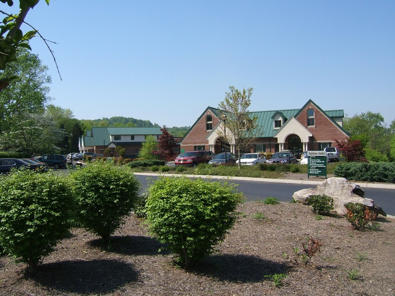 139 Fox Rd, Knoxville, TN for lease - Building Photo - Image 2 of 8