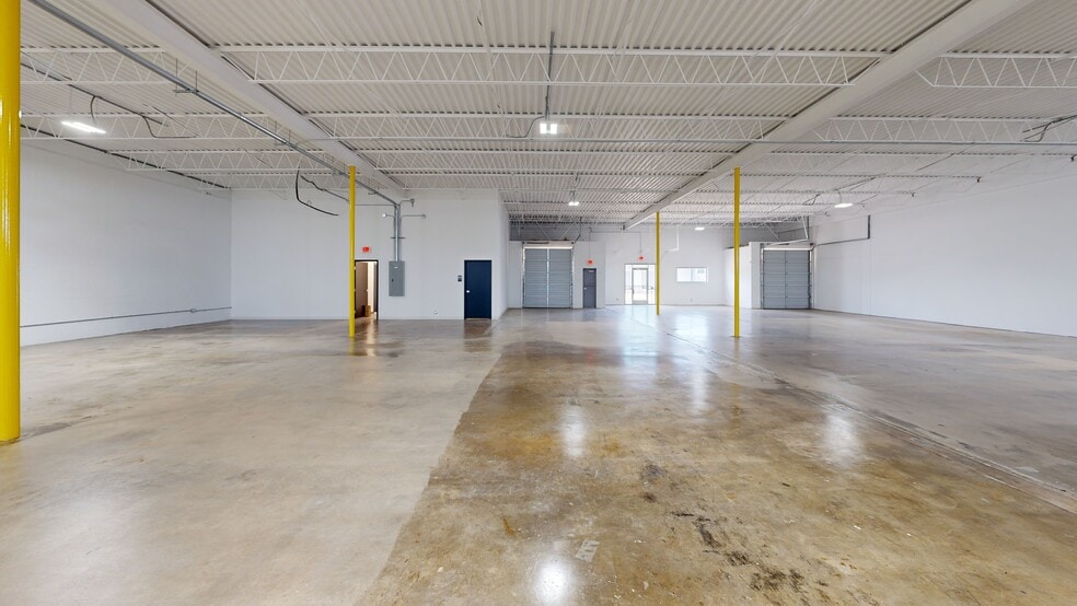 2903-2919 Ladybird Ln, Dallas, TX for lease - Matterport 3D Scan - Image 2 of 15