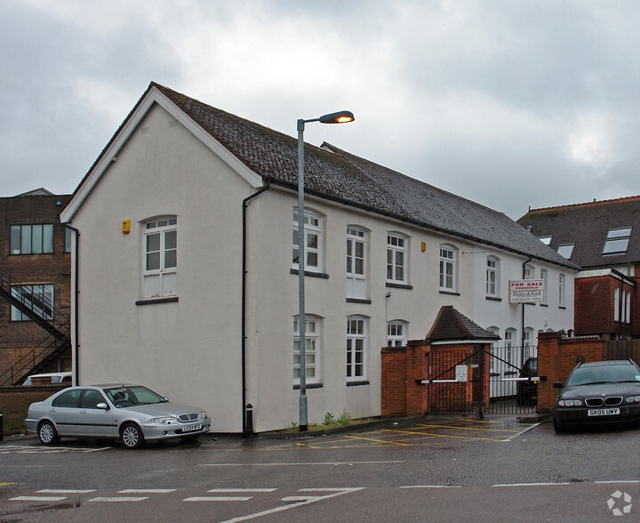 High St, Chesham for lease - Building Photo - Image 2 of 4