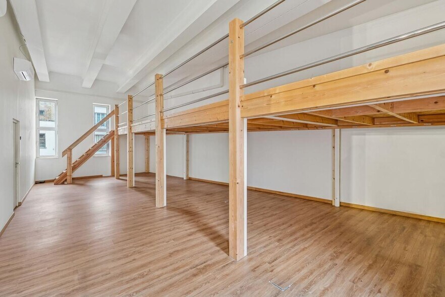 Bureau dans Asnières-sur-Seine à louer - Photo du bâtiment - Image 3 de 8