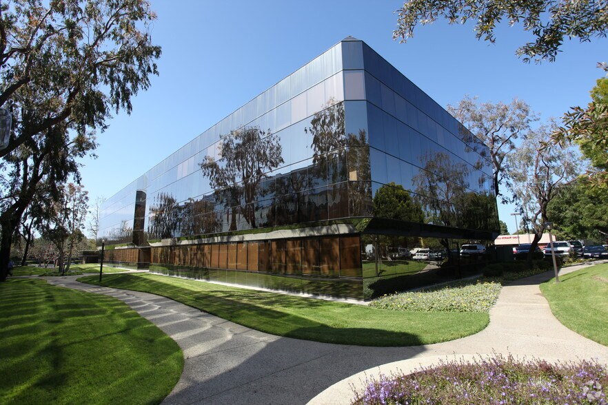 1000 S Hill Rd, Ventura, CA à louer - Photo du bâtiment - Image 3 de 7