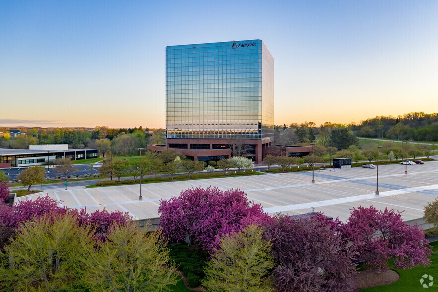 10850 W Park Pl, Milwaukee, WI à louer - Photo du bâtiment - Image 2 de 23