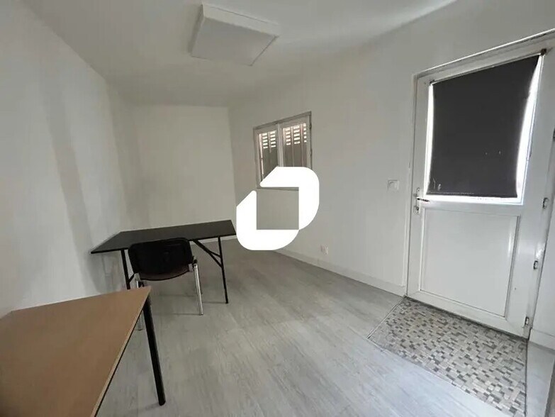Office in Argenteuil for lease - Interior Photo - Image 2 of 9