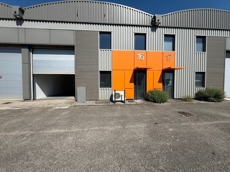 Flex dans Dardilly à louer - Photo du bâtiment - Image 1 de 6