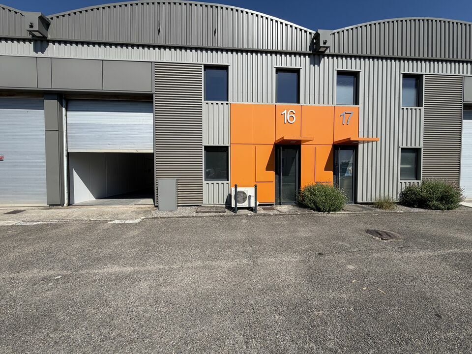 Flex in Dardilly for lease Building Photo- Image 1 of 7