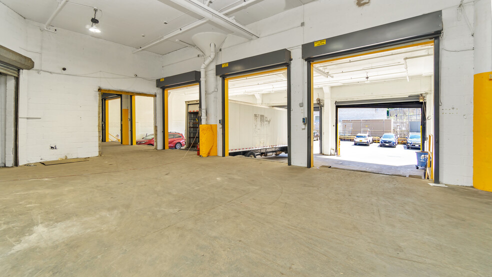 58-30 Grand Ave, Maspeth, NY for lease - Interior Photo - Image 2 of 5