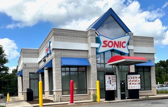 1411 Farmington Ave, Bristol, CT à vendre - Photo principale - Image 1 de 1