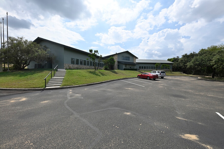 116 Kestrel Dr, Spring Branch, TX for sale - Building Photo - Image 3 of 12