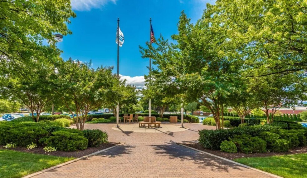 5280 Corporate Dr, Frederick, MD à louer - Photo du bâtiment - Image 3 de 7