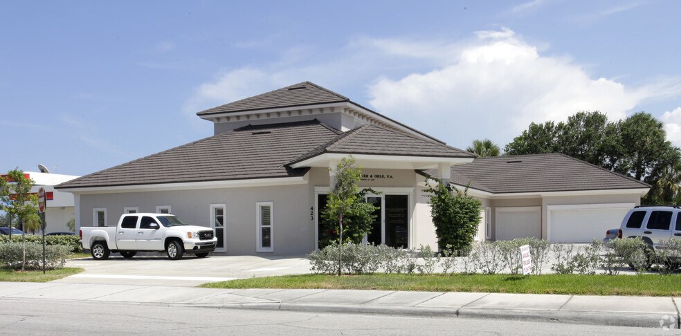 423 Delaware Ave, Fort Pierce, FL à louer - Photo du bâtiment - Image 3 de 12