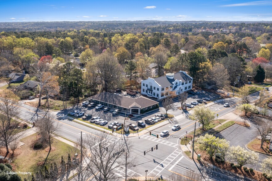 1085 Old Roswell Rd, Roswell, GA à vendre - Photo du bâtiment - Image 2 de 4
