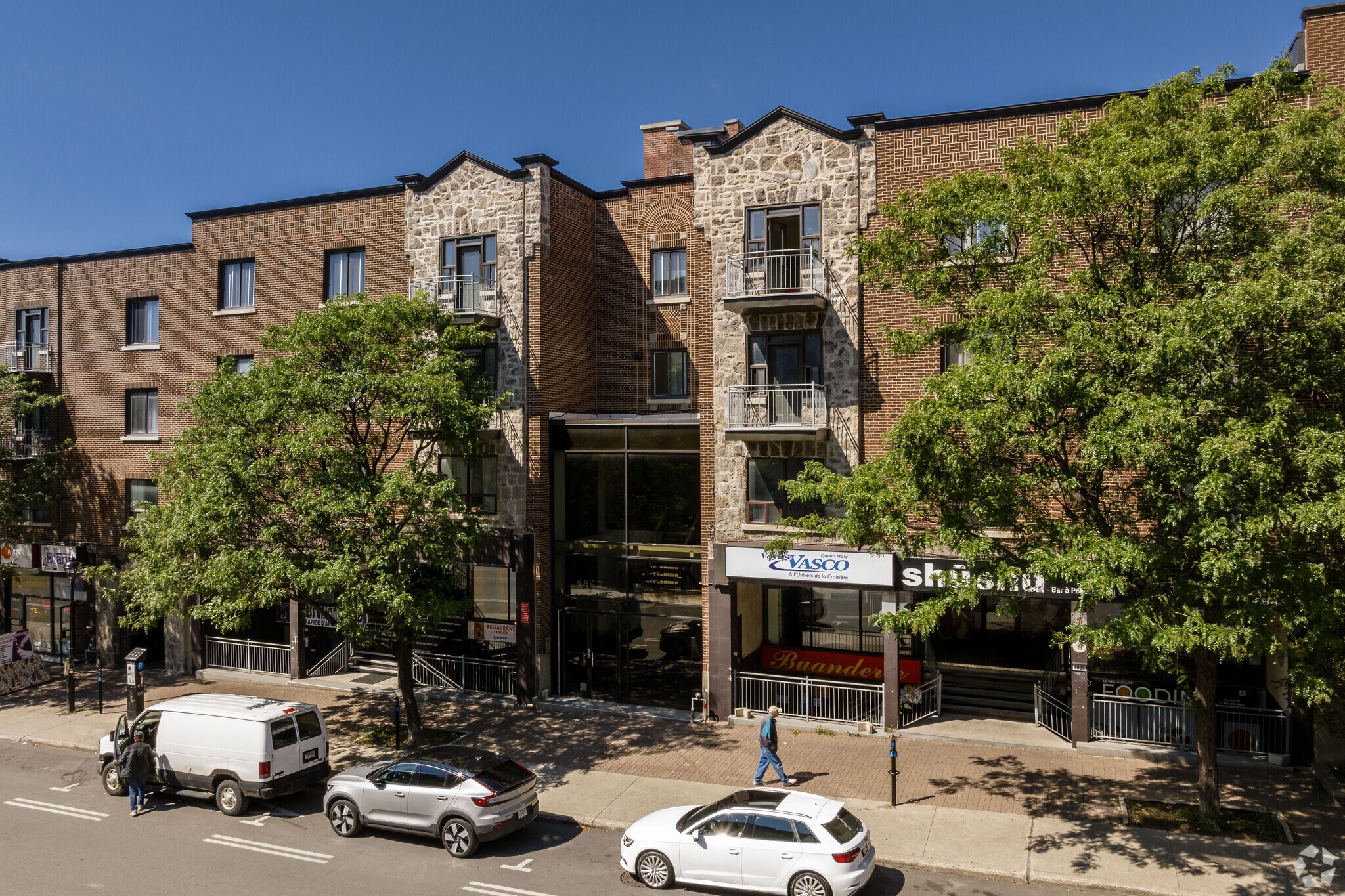 4939-4959 Ch Queen-Mary, Montréal, QC for sale Primary Photo- Image 1 of 1