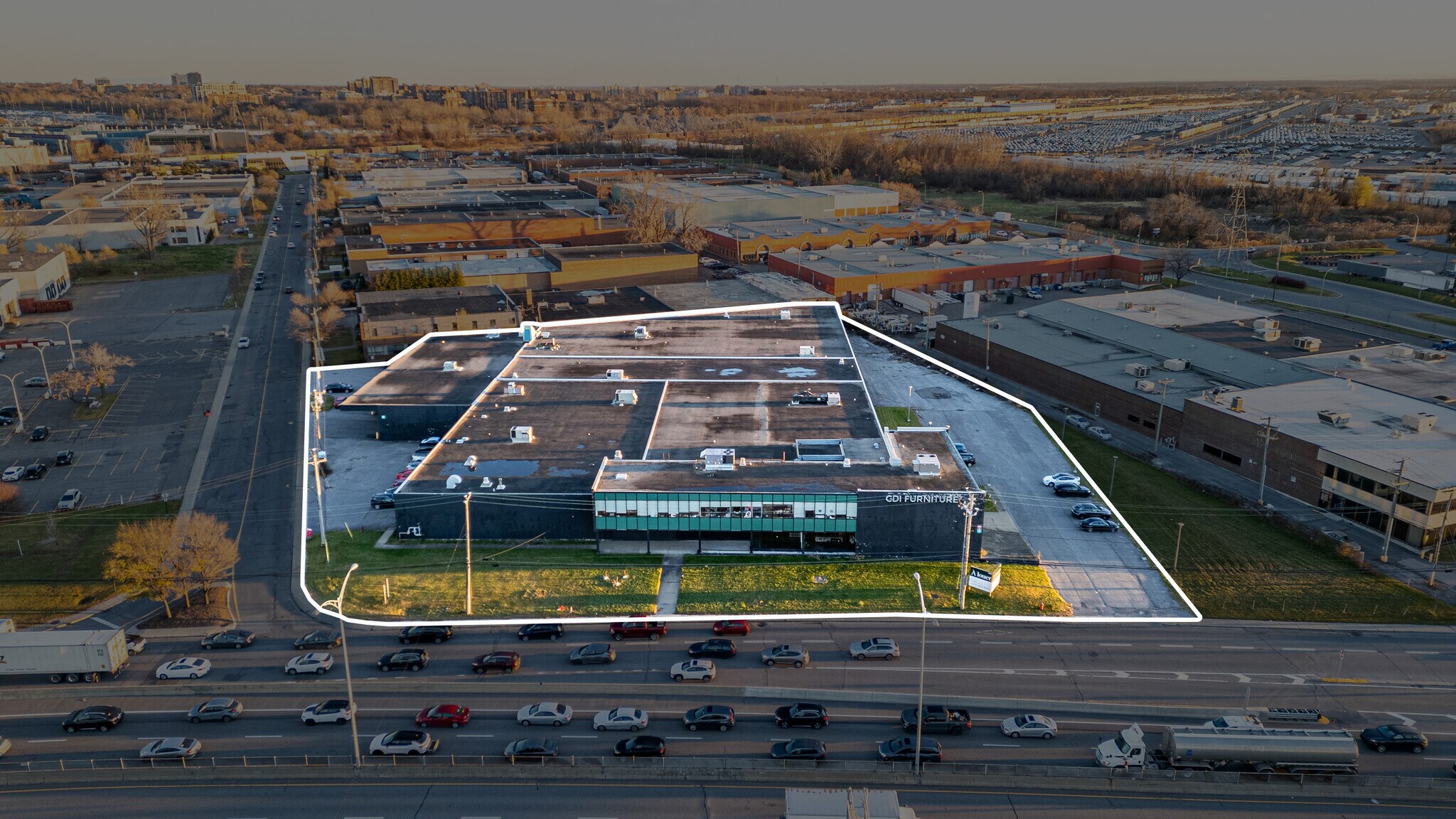 5950 Ch De La Côte-De-Liesse, Mont-Royal, QC à louer Photo du bâtiment- Image 1 de 16