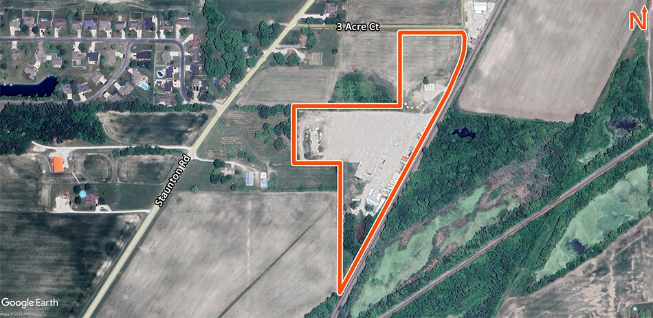 11.31 Acre Site - Multiple Buildings portefeuille de 2 propriétés à vendre sur LoopNet.ca - Photo du bâtiment - Image 1 de 2