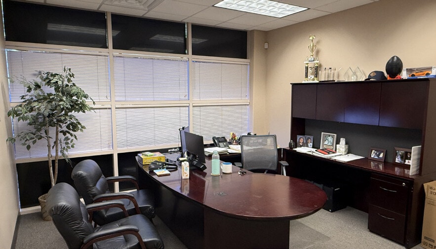 9299 W Olive Ave, Peoria, AZ 85345 - Unit 512 - - Interior Photo - Image 2 of 6