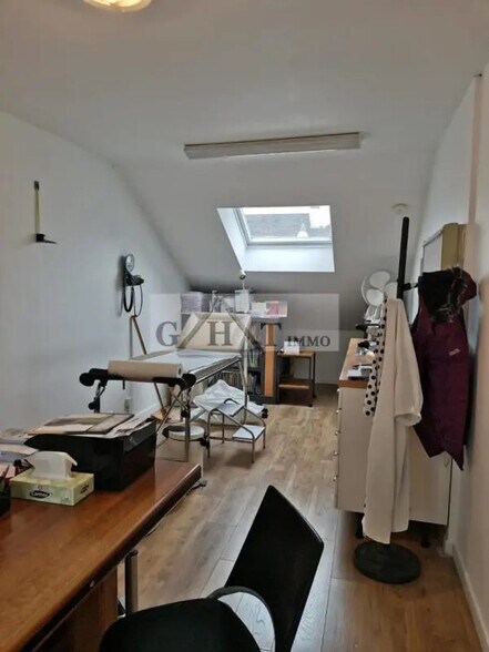 Office in Cergy for lease - Interior Photo - Image 2 of 4