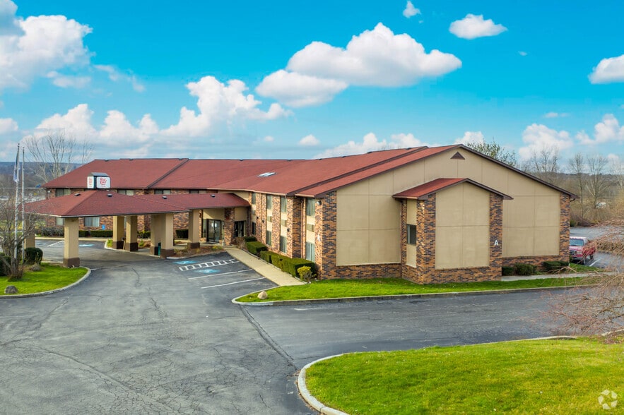 2700 Wilson Rd, Hermitage, PA for sale - Primary Photo - Image 1 of 28