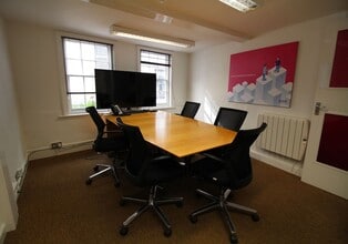 31-33 Le Pollet, Guernsey for lease Interior Photo- Image 2 of 5