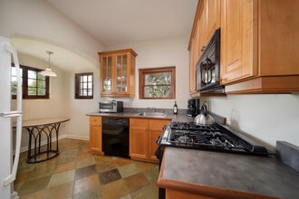 2003 N Broadway, Santa Ana, CA for lease Building Photo- Image 2 of 8