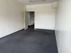 307 Lewers St, Honolulu, HI for lease Interior Photo- Image 2 of 10