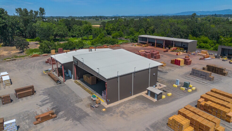 18 Year Absolute Net Lease - IND & IOS portefeuille de 2 propriétés à vendre sur LoopNet.ca - Photo du bâtiment - Image 3 de 17