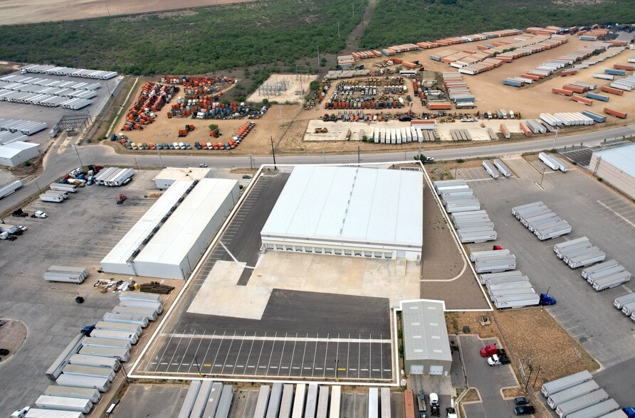 13609 Evolution Lp, Laredo, TX for lease - Building Photo - Image 3 of 6