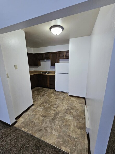 115 S 5th Ave W, Newton, IA à vendre - Photo du bâtiment - Image 2 de 4