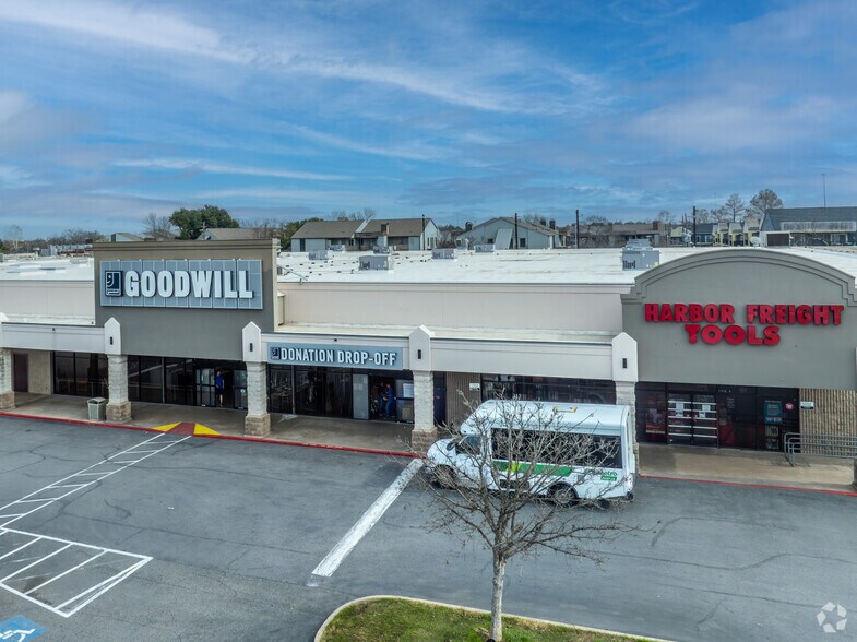 3909 S Lamar Blvd, Austin, TX for lease - Building Photo - Image 2 of 4