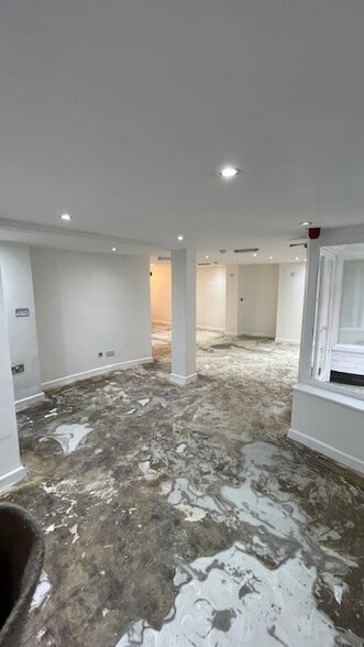 52 High St, Burton On Trent for lease - Interior Photo - Image 2 of 4