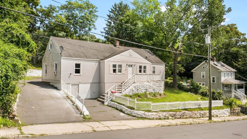 80 Niagara St, Waterbury, CT à vendre - Photo principale - Image 1 de 28