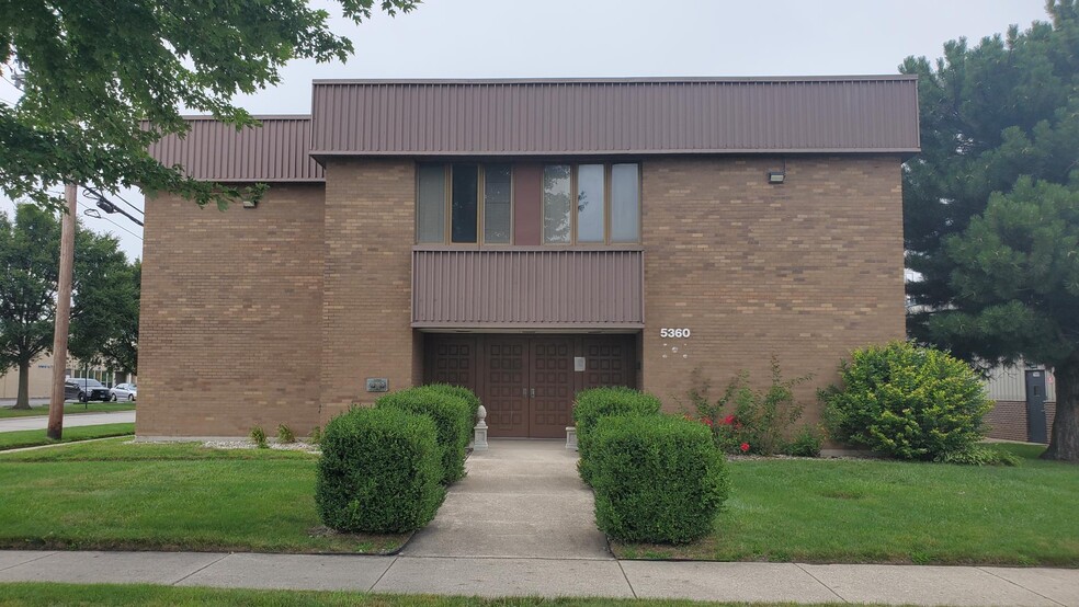 5360 W Fargo Ave, Skokie, IL for lease - Building Photo - Image 1 of 21