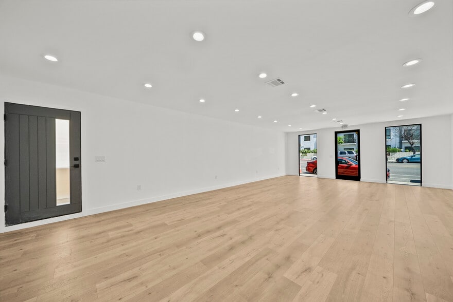 11488 Burbank Blvd, North Hollywood, CA for sale - Building Photo - Image 3 of 41